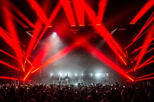 Nugriaudėjo pirmas iš trijų paskutinių grupės „Lilas ir Innomine“ koncertų