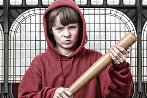 Auga nepilnamečių nusikalstamumas: priežastys ir patarimai tėvams