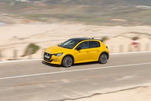 Kas lėmė miesto hečbeko supanašėjimą su prabangiu sedanu