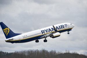 Teismas paskelbė: vieną taisyklę „Ryanair“ keleiviams taikė neteisėtai