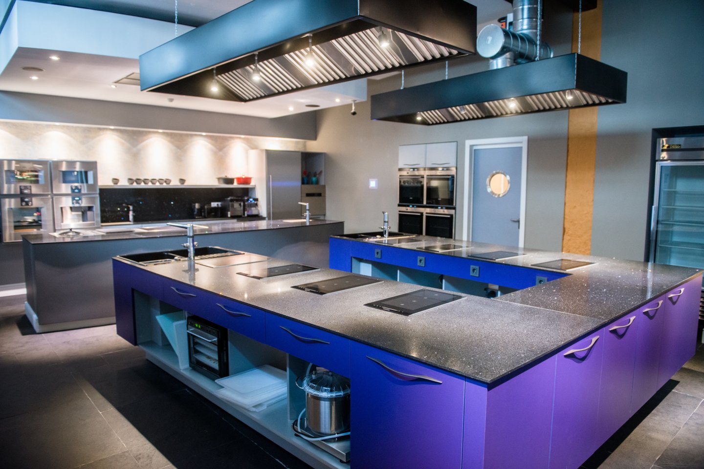 „Yra daugybė beveidžių restoranų, kuriuose lankydamiesi net nežinote, kas stovi prie viryklės.Ir yra restoranai, kuriuos reprezentuoja veidai“, – kalbėjo L.Čeprackas.<br>J.Stacevičiaus nuotr.