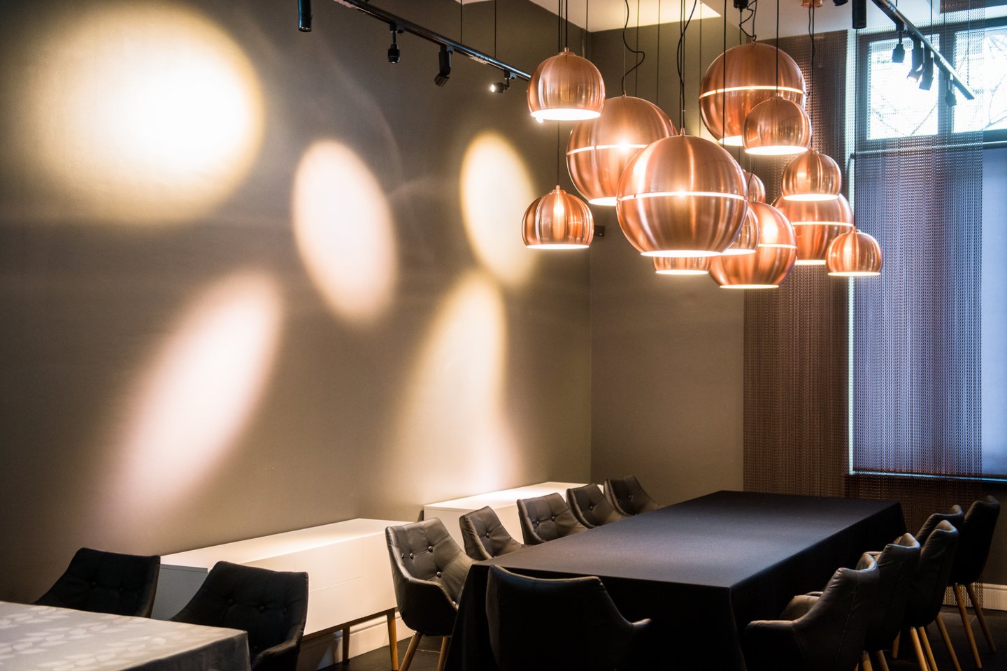 „Yra daugybė beveidžių restoranų, kuriuose lankydamiesi net nežinote, kas stovi prie viryklės.Ir yra restoranai, kuriuos reprezentuoja veidai“, – kalbėjo L.Čeprackas.<br>J.Stacevičiaus nuotr.