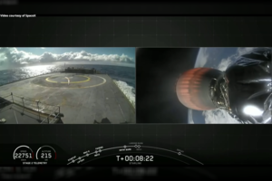 Grupę „Starlink“ palydovų iškėlusi „SpaceX“ raketa nepataikė nusileisti ant platformos