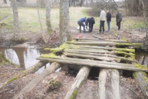 Tragedija Šilutės r.: savo sodybos kieme tekančiame upelyje nuskendo 40-metis vyras