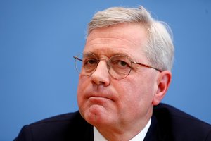 Buvęs Vokietijos aplinkos ministras sieks vadovauti A. Merkel partijai