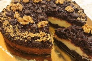 Kakavinis varškės pyragas su vyšnių uogiene: kartą paragavę prašysite dar gabalėlio