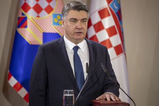 Kairuolis Z. Milanovičius prisaikdintas Kroatijos prezidentu