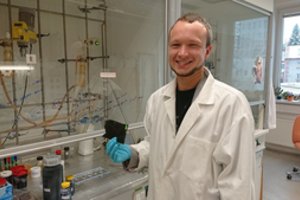 Lietuvių mokslininkai kuria naują ir ypatingą medžiagą lėktuvams bei automobiliams