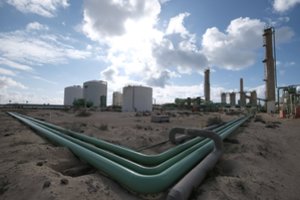 Ukraina pasirengusi pumpuoti naftą į Baltarusiją vamzdynu Odesa-Brodai