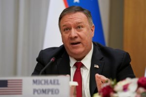 M. Pompeo kelionę Afrikoje užbaigė perspėjimu dėl Kinijos „tuščių pažadų“