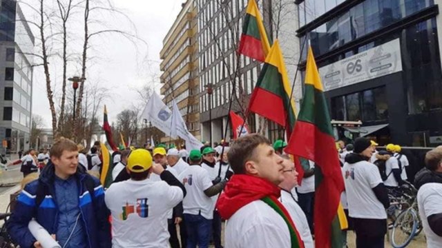 Pamatykite: Briuselyje protestuojantys ūkininkai uždainavo lietuviškai