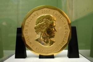 Berlyne už 100 kg auksinės monetos vagystę nuteisti kalėti trys vyrai