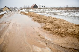 Kantrybė senka – aplink Vilnių gyvenantys žmonės sukilo dėl neasfaltuotų gatvių 