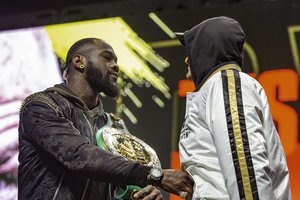 Nebaigti reikalai: T. Fury ir D. Wilderis stoja į kovą dėl čempiono vardo