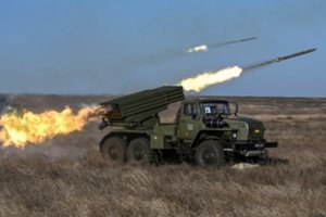 Rusija pristatė naujas raketines sistemas „Grad“. Lietuvos karys nurodė vieną jų trūkumą