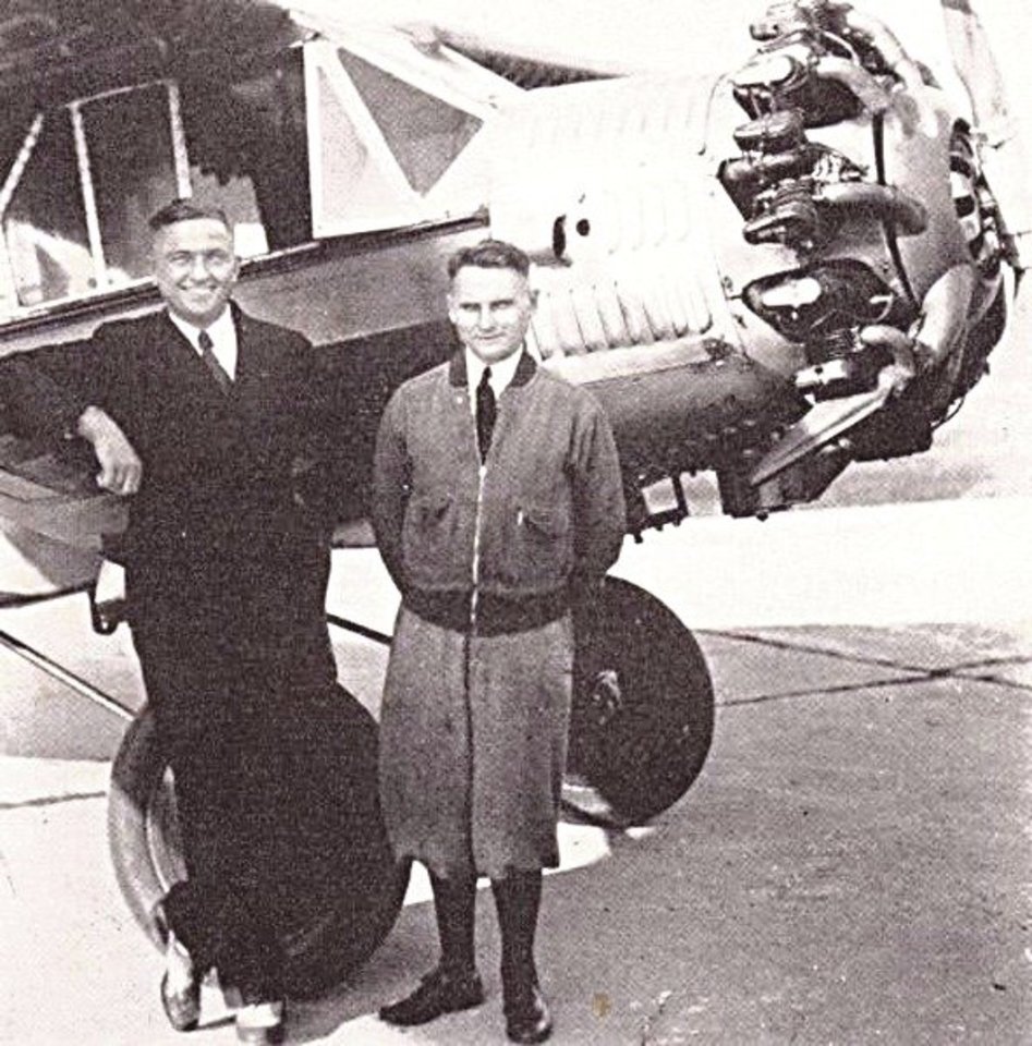 1932 m. birželio 18 d. S.Darius ir S.Girėnas iš bendrovės „Pal-Waukee“ nusipirko lėktuvą „Bellanca CH-300“ (nuotr.).