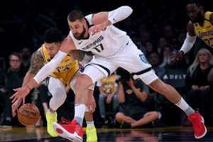 J. Valančiūno galinga kova po krepšiais neišgelbėjo „grizlių“ nuo nesėkmės Los Andžele