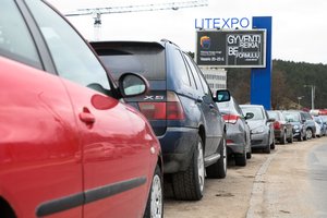 Negyjantys knygų mugės sopuliai: geriau mašina purvyne nei euras iš piniginės