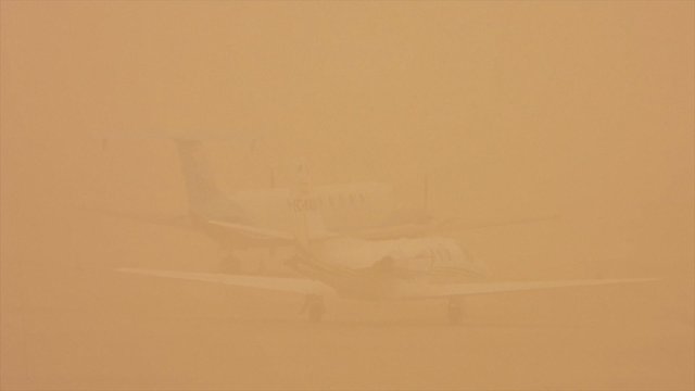 Turistų pamėgtose vietose atšaukiami skrydžiai – pavojų kelia smėlio audra 