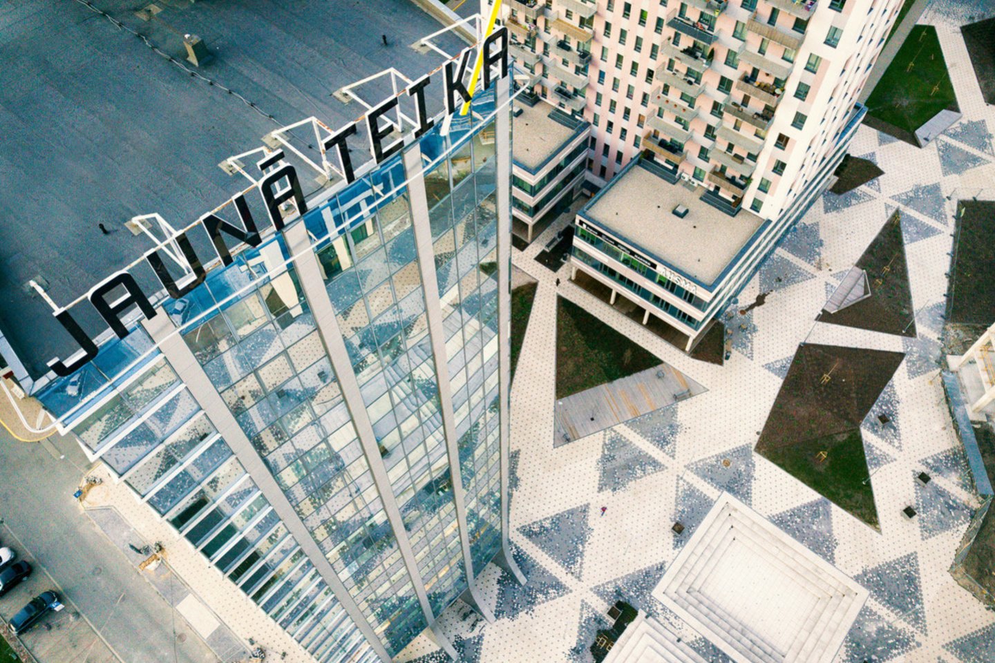 Naujos koncepcijos komercinės ir gyvenamosios paskirties pastatų kompleksas „Jaunā Teika“, projekto plėtotojas – „Hanner“.