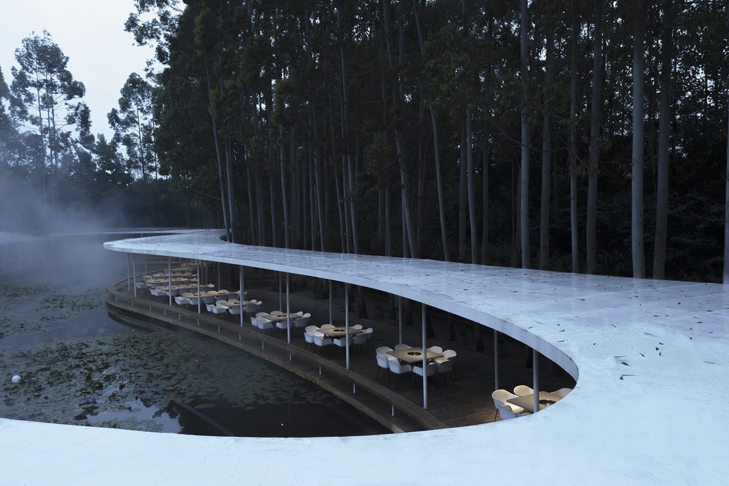 Geriausia svetingumo erdvė – „Garden Hotpot“ restoranas Kinijoje / autoriai – „MUDA-Architects“.<br>Arch-Exist / archdaily.com nuotr.
