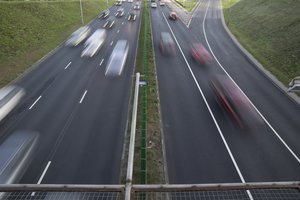 Prognozuoja, kada Lietuvoje pamiršime duobėtas gatves ir skraidysime automobiliais