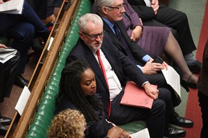 Jungtinės Karalystės Leiboristų partijos nariai renka pamainą savo lyderiui J. Corbynui