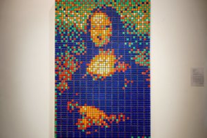 Paryžiaus aukcione už 480 tūkst. eurų parduota iš Rubiko kubų sukurta „Mona Liza“