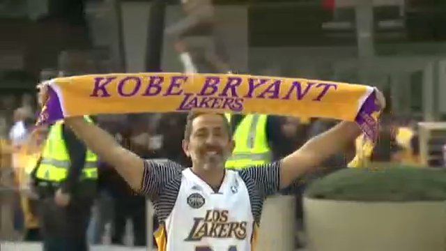 Los Andžele prasidėjo iškilmingas atsisveikinimas su krepšinio legenda K. Bryantu