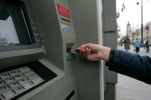Vilniuje pasisavinę kortelę vagys išsigrynino virš 4 tūkst. eurų