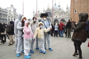 Keičiantis situacijai dėl koronaviruso – naujos rekomendacijos, Lietuvoje stebimi beveik 800 žmonių