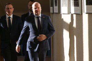 Vyriausybei imantis veiksmų dėl koronaviruso, S. Skvernelis trumpina atostogas
