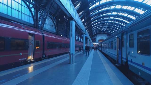 Į Milaną atvykęs lietuvis nufilmavo, kas dabar vyksta centrinėje traukinių stotyje