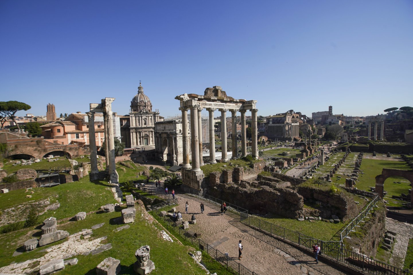  Kasinėdami Romos Forume – vietoje, kur kadaise vykdavo patys svarbiausi miesto bei imperijos įvykiai – archeologai aptiko požeminę šventyklą, kuri, manoma, skirta Romului.<br> AP / Scanpix nuotr.