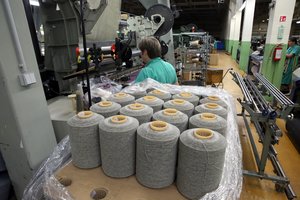 Iš viruso epidemijos tikisi uždirbti – renka trečią pamainą ir perka naujas stakles