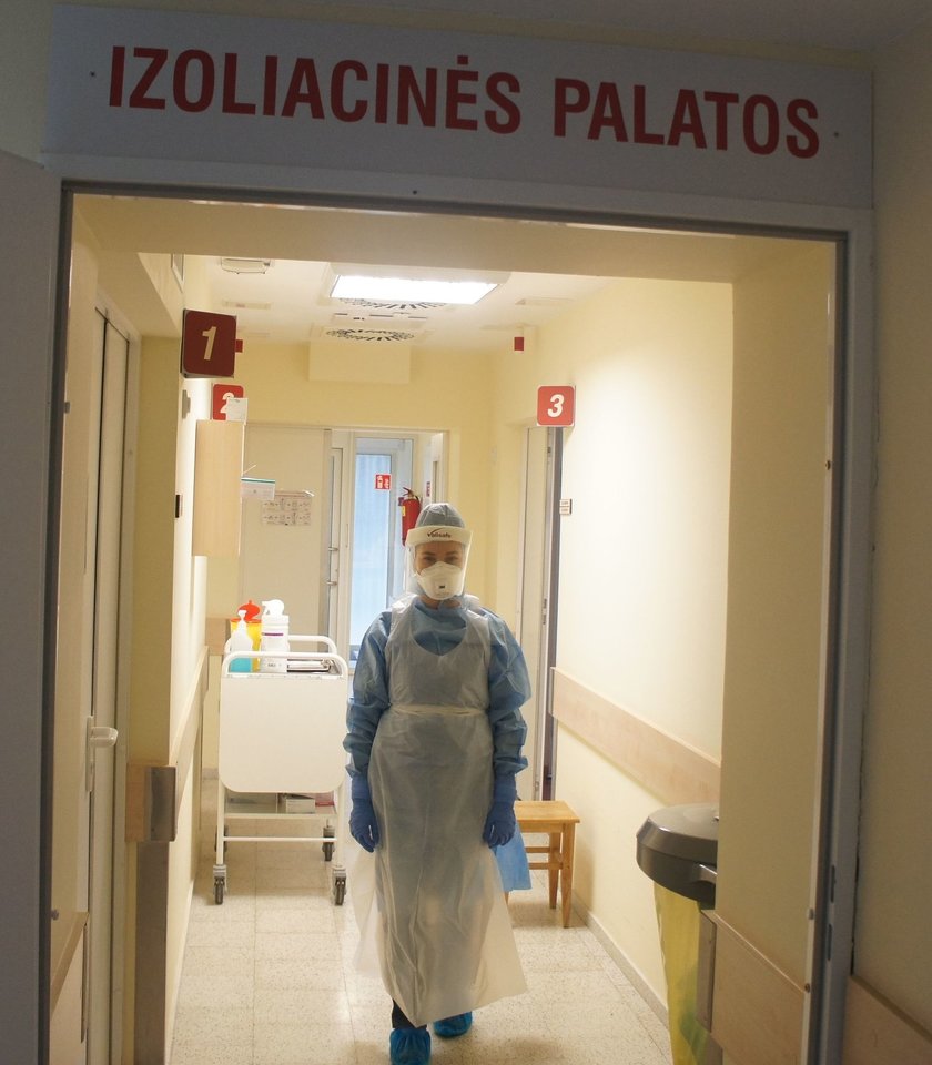 Naktį iš ketvirtadienio į penktadienį oficialiai paskelbta, kad Lietuvoje užfiksuotas pirmasis užsikrėtimo koronavirusu atvejis.<br>G.Šiupario nuotr.