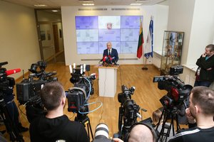 Po žinios apie koronavirusą Lietuvoje – išskirtinės priemonės: pasitelks karius, Šiauliams siūlo atšaukti renginius