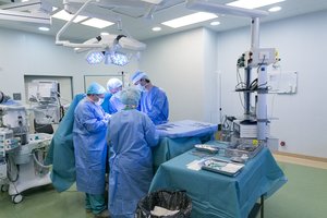 Medikai: sustojęs apsaugos priemonių tiekimas, mėginių rezultatų reikia laukti per ilgai