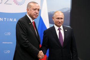 Po turkų karių žūties Sirijoje Turkijos ir Rusijos prezidentai pasikalbėjo telefonu