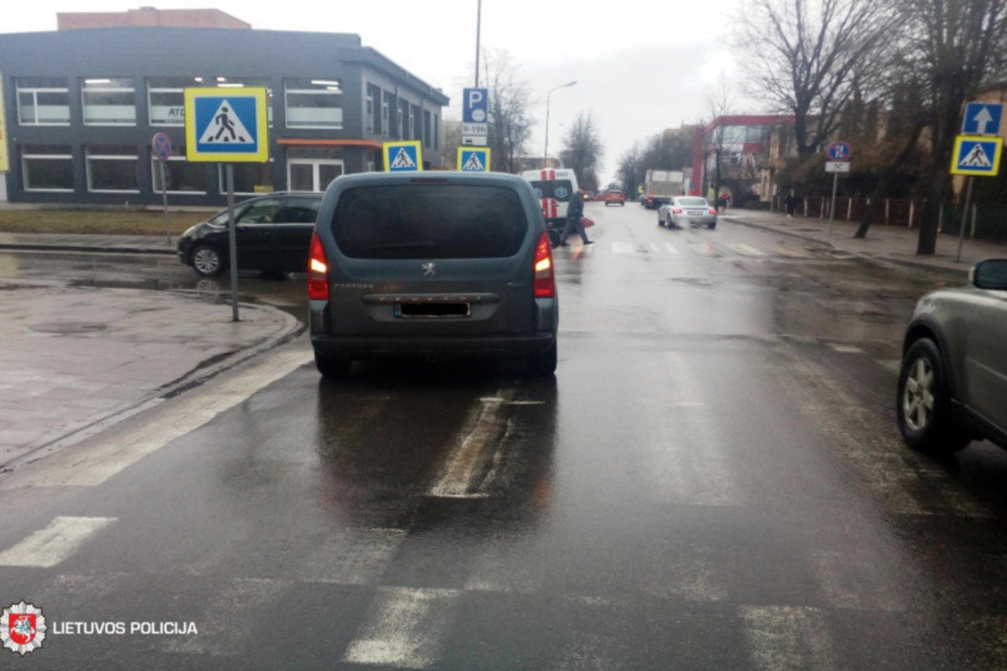 Praėjusios paros avarijose žuvo žmogus, dar 8 žmonės buvo sužaloti.