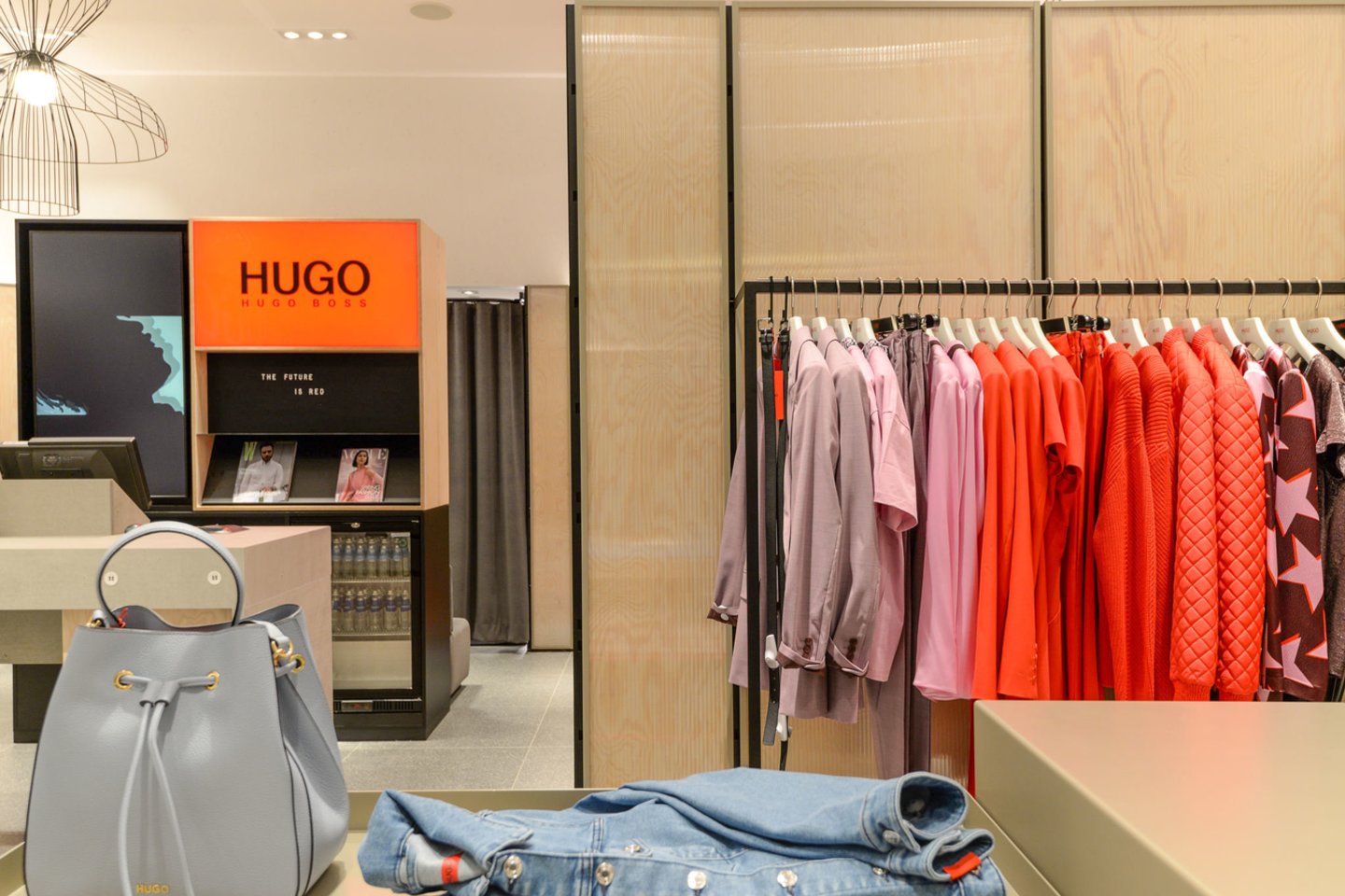 Rygoje atidaryta pirmoji jaunimui skirtų „Hugo“ ženklo drabužių parduotuvė.<br>Organizatorių nuotr.