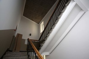 Įžengė į daugiabučių laiptines – pradeda nemokamai jas dezinfekuoti 