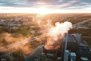 Gyventojai sunerimo dėl iš sunkvežimių byrančių atliekų: kas buvo vežama