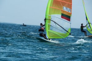 Pasaulio čempionate buriuotojas J. Bernotas pateko į „auksinio laivyno“ lenktynes