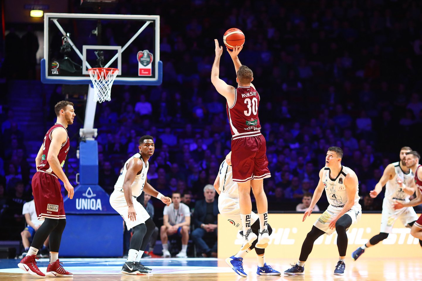 KMT kovoje dėl trečiosios vietos kovojo Panevėžio ir Klaipėdos komandos.<br>G.Šiupario nuotr.