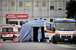 Italijos pastangos suvaldyti koronavirusą bevaisės: kalbama apie pavėluotą reakciją