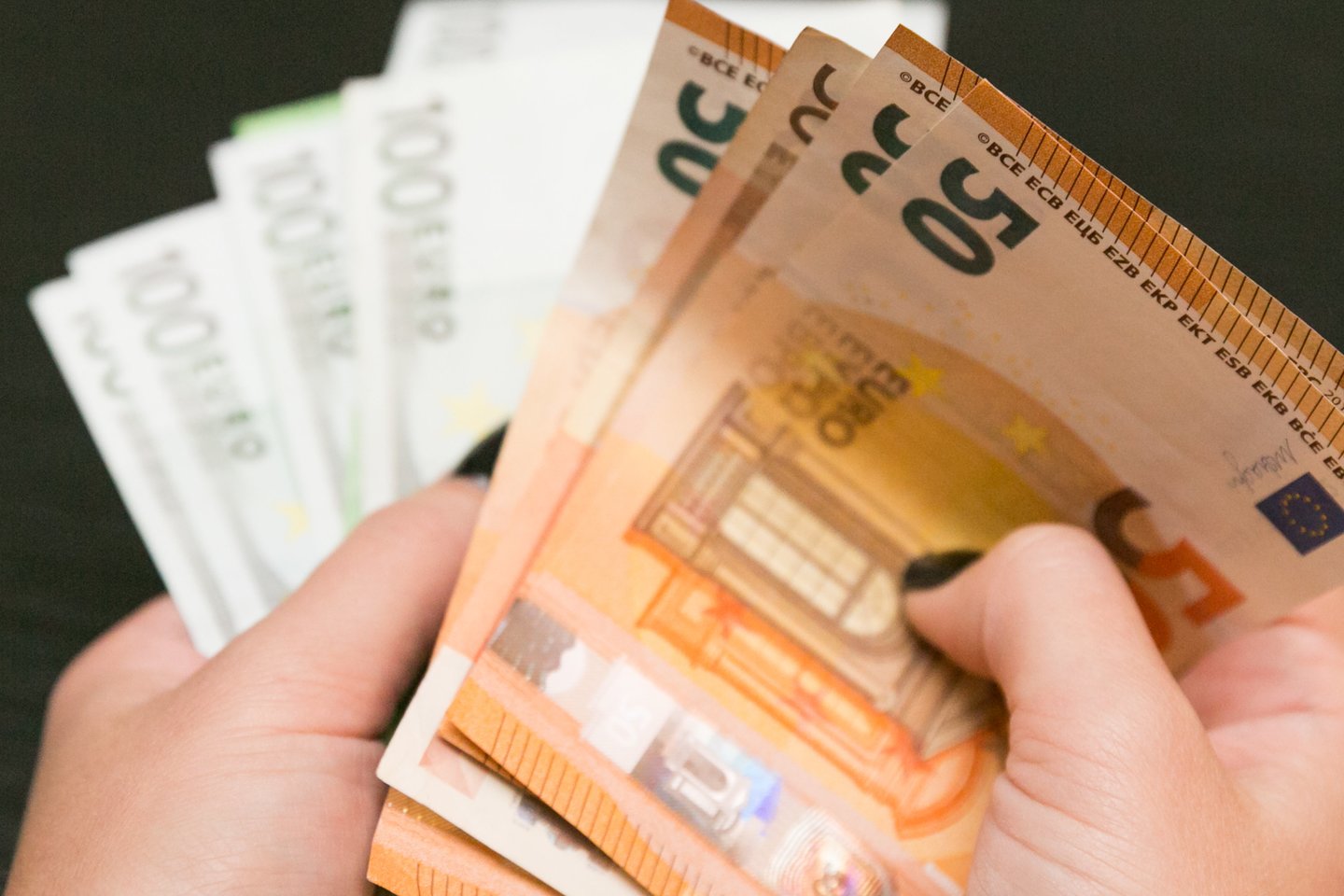 Valdančiajai koalicijai atstovaujanti parlamentarų grupė siūlo inicijuoti Valstybinio komercinio banko steigimą.