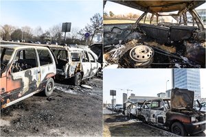 Vilniuje sudeginti trys vienas greta kito stovėję automobiliai