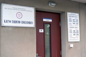 Kauno tardymo izoliatoriuje suimtieji paskelbė bado streiką – netenkina pasikeitusios taisyklės