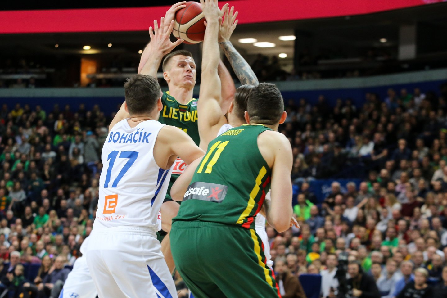  Lietuvos krepšinio rinktinė įveikė atrankoje Čekiją<br>T.Bauro nuotr.